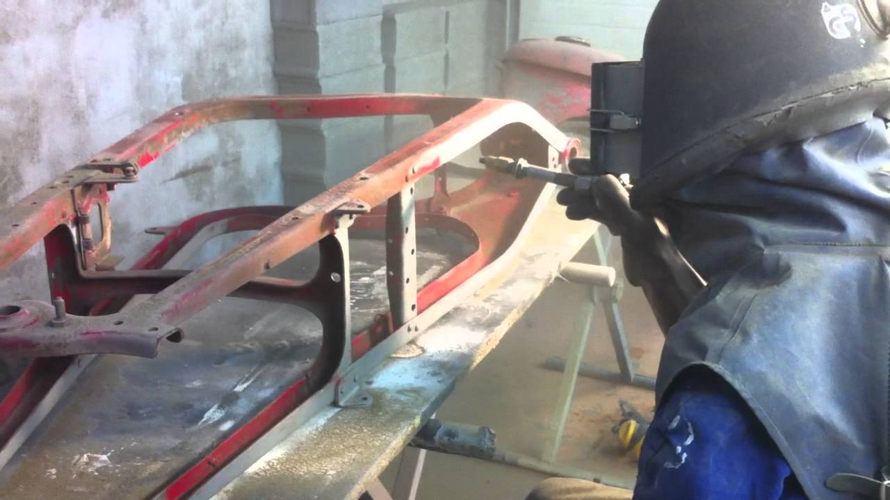 QW Custom BMW R12 Frame aero-sanding - YouTube