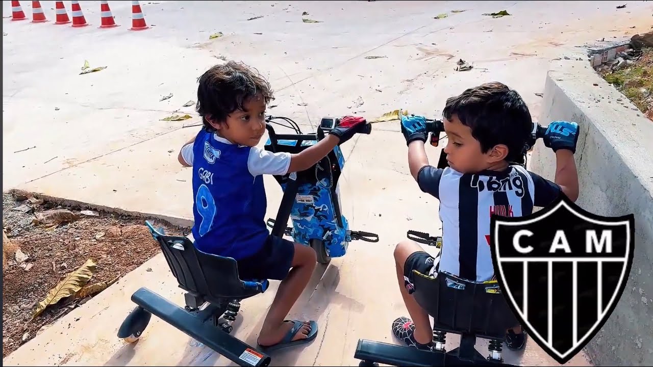 ⚽Corrida de Triciclo Drift Elétrico! Totô (Cruzeiro), Ryan (Flamengo) e Avner (Galo) na Disputa!🏎️🔥🏁