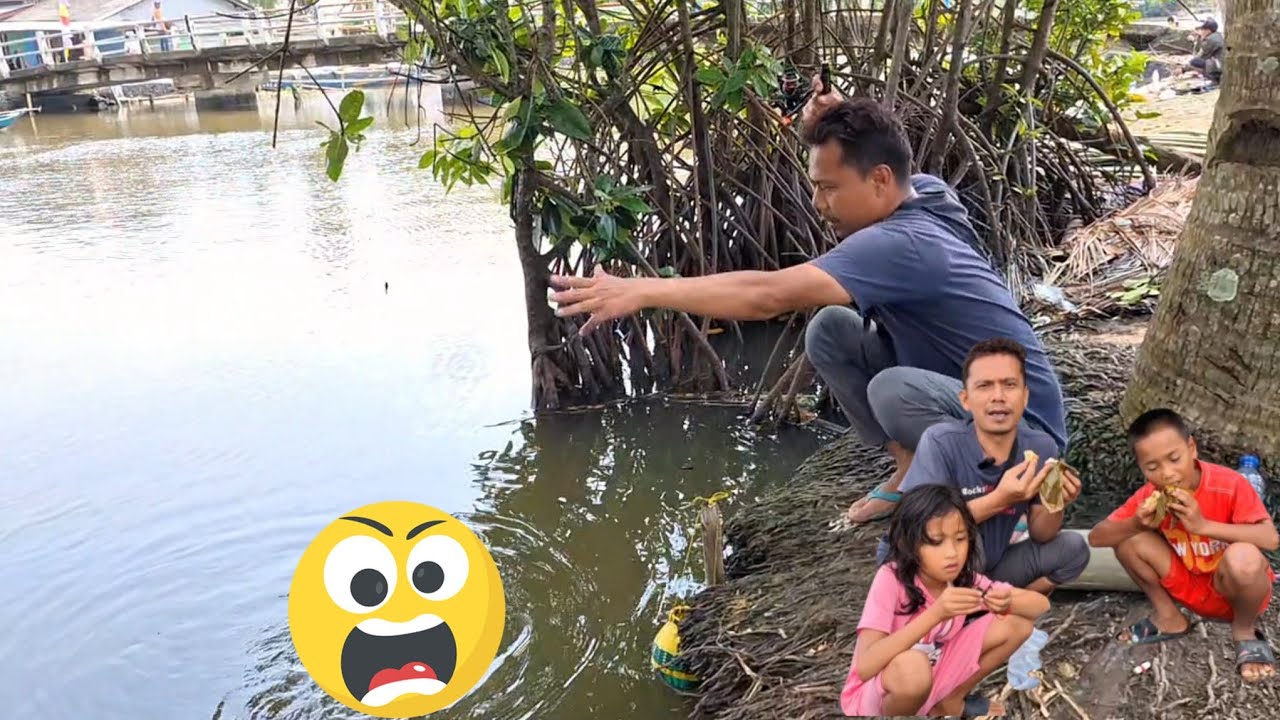 PANIK...!!! INI ULAR APA IKAN ??? @mamachika94 