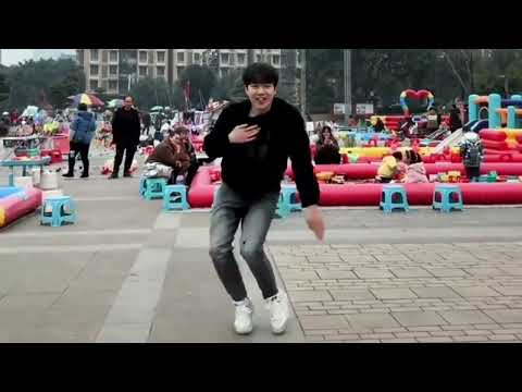 科目三创始人又开始整活了 现场晋级科目四