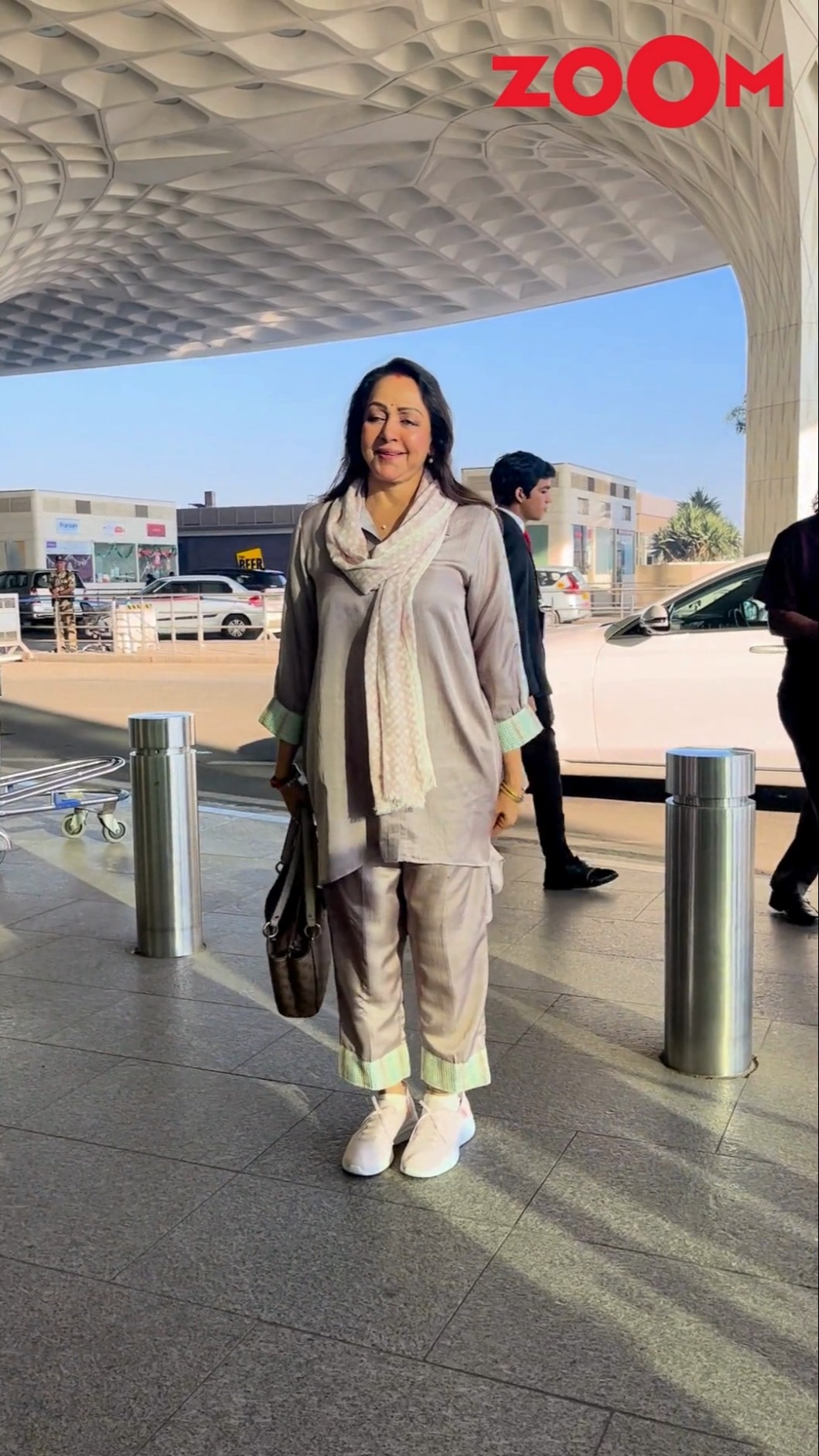 Hema Malini STUNS as she poses in a kurta with sneakers look #hemamalini #shorts