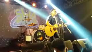 Stand Hare Alone - Sosok Sempurna Live at Special Bandung