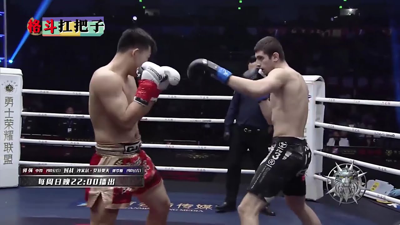 中國斧腿太霸氣！開場25秒遇危機被擊倒，絕境爆發狂砍36腿，一拳打癱2米老外！#boxing #拳擊