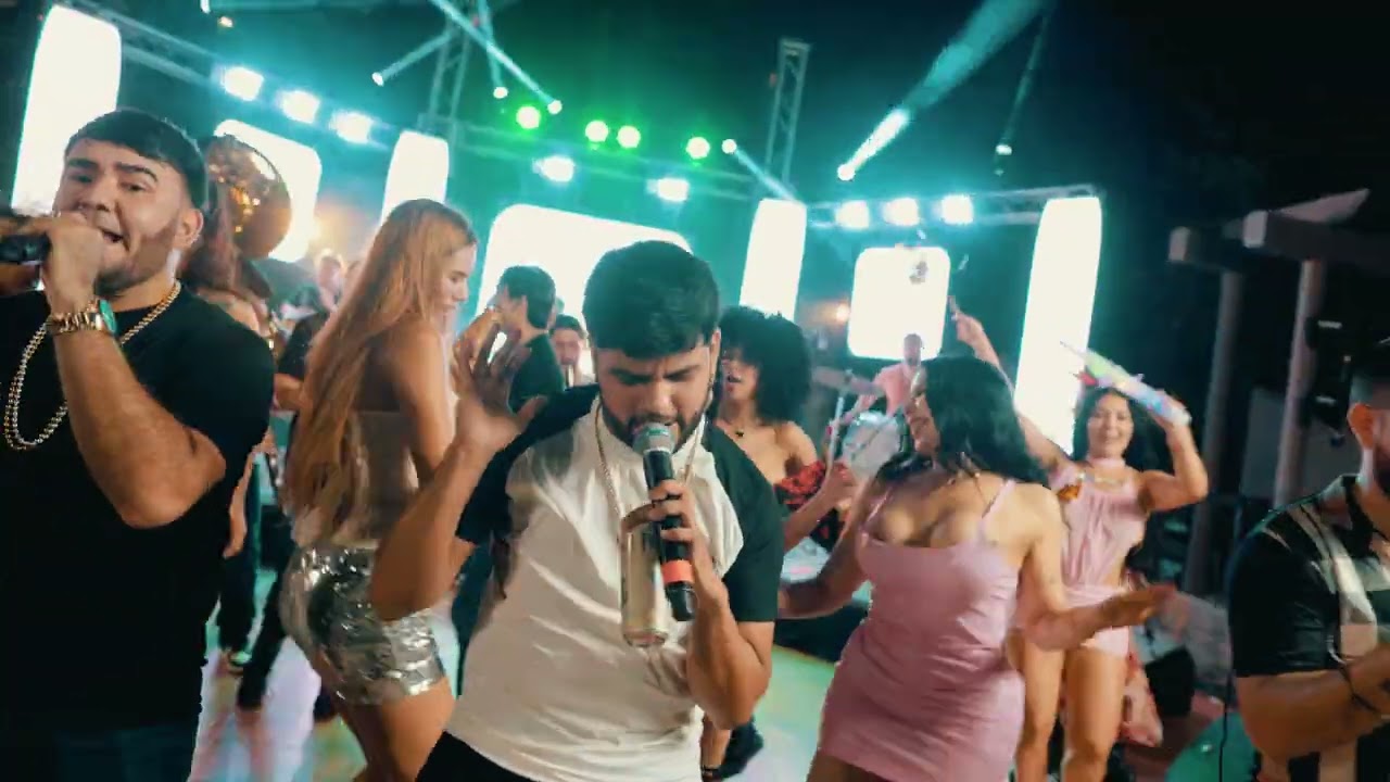 Banda La Adicional de Mazatlán - Popurrí: Ya no me mires así, Carola, El bombón