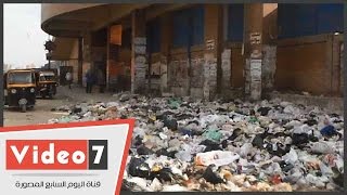 بالفيديو.. شاهد القمامة تحاصر محطة مترو ساقيه مكى بالجيزة