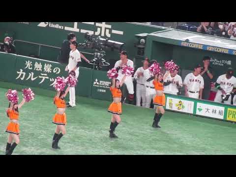 小林誠司 試合入場シーン ヴィーナスと一緒にジャンプして楽しそう〜読売ジャイアンツ 対 横浜DeNA2023年7月7日