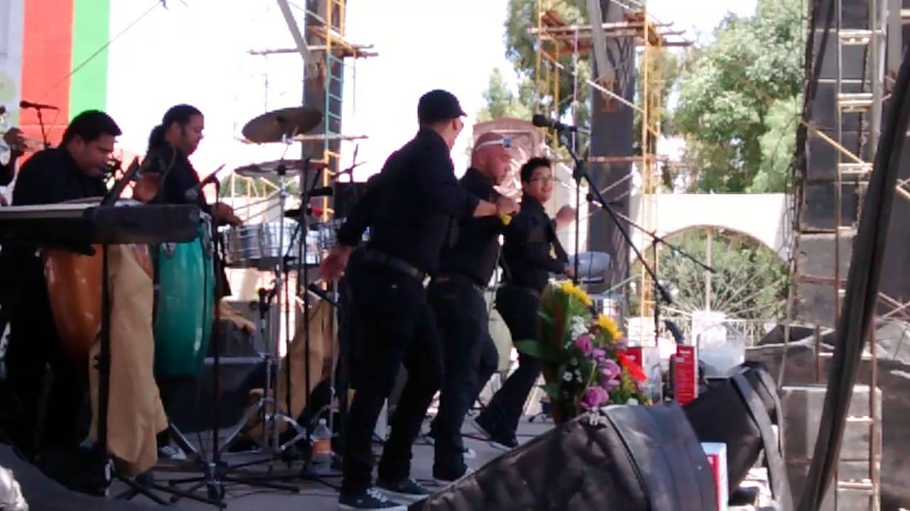 No Quiero Saber Mas de Tus Besos Int. Orq. La Tipica LIVE 2014 - YouTube