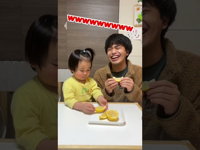 【必見】赤ちゃんがレモンを食べさせられるそのリアクションが可愛すぎwww