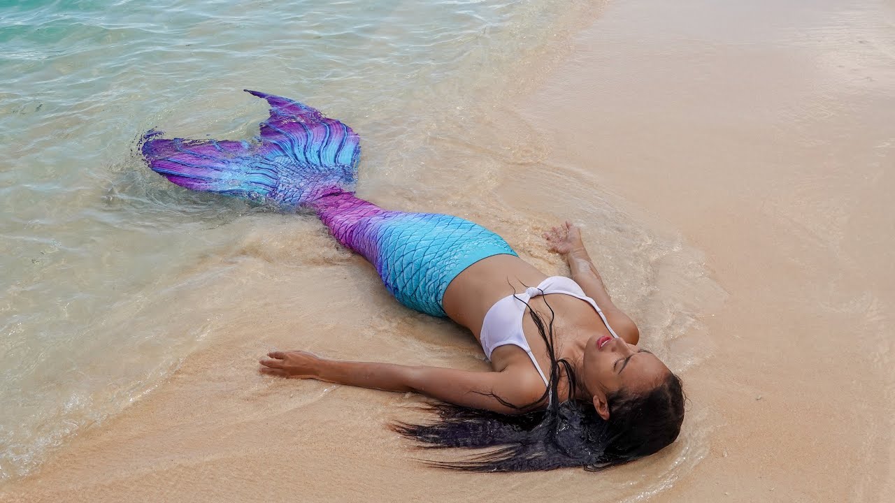 MY FIRST MERMAID TAIL | Finfolk Andromeda Review - YouTube