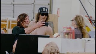 Watch Norman Reedus Come Face To Face With His ‘Walking Dead’ Double Resimi