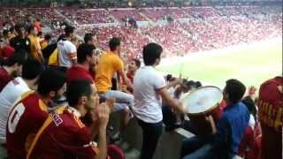 ultrAslan davulcusu Paşa Uğur 'dan maç öncesi alkışş