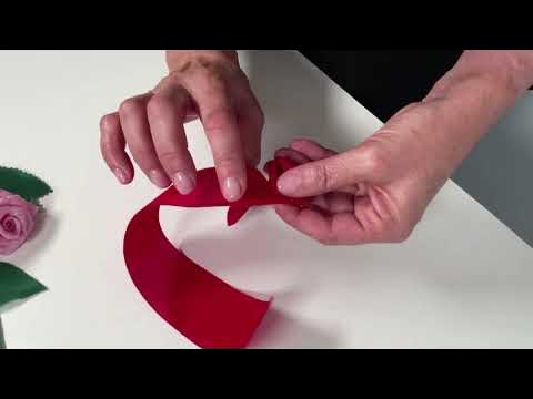 Gift Wrapping - How to make a double bow on the box 