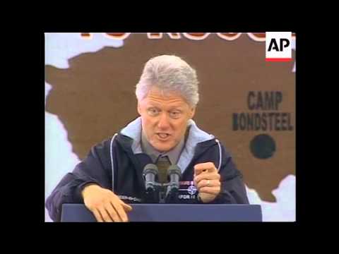 KOSOVO: BONDSTEEL CAMP: CLINTON ATTENDS THANKSGIVING (2)