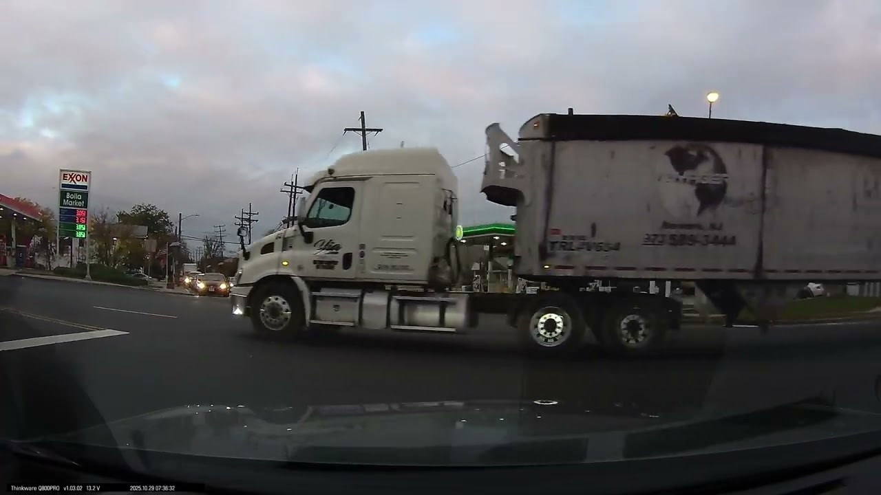 Yia Logistics Corp Truck Runs Red Light - Brunswick Ave and TPK exit ramp, Elizabeth NJ - 10/29/25