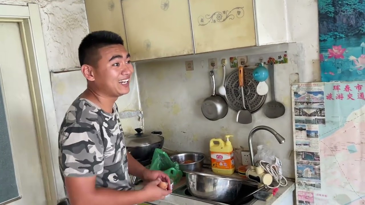 2024年东北大榛子，和朋友到市场批发榛子，一袋子50斤大榛子