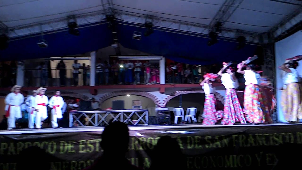 Izanami bailando Punteñita