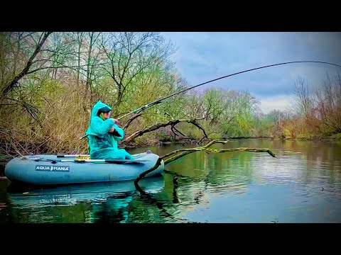 Рибалка в ПРОЛИВНИЙ ДОЩ! Ковирямо КРУПНОГО КАРАСЯ З КОРЧВ!!!