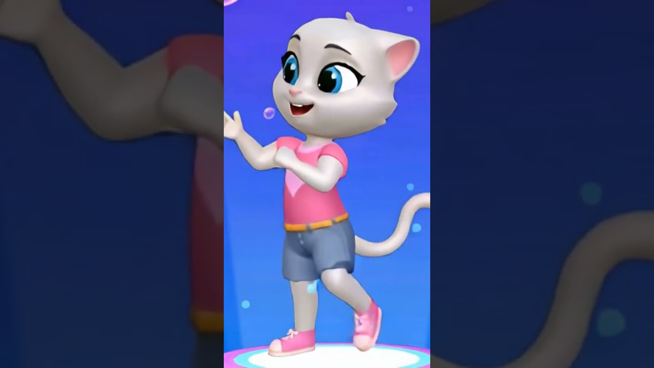 Angela muito divertida a brincar com bolas de sabão! 🫧😄 