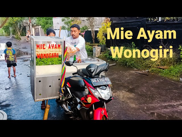 Mie Ayam Wonogiri keliling pakai motor omset jutaan perhari class=