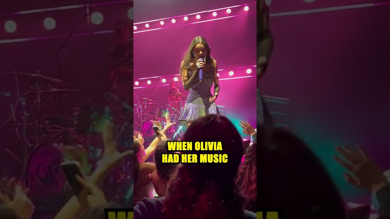 Оливия Родриго пошла на выпускной со своим поклонником 😳