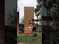 ¡Construyó un completo campo de entrenamiento!