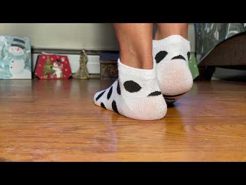 ASMR Request/Socks Feet’s Polka Dot/Sleep Triggers Sounds/Whispering.