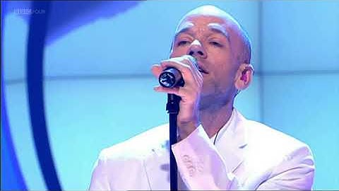 R.E.M. - Leaving New York (TOTP 2004)