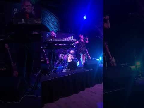 Amy's Winehouse Band: Amy's Winehouse Band full-band performance clip