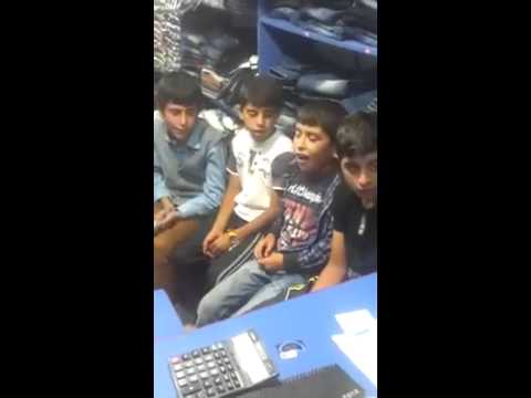 Kürt Amatör Sanatçı Çocuk Harika Dinleyin Kürtçe Müzik