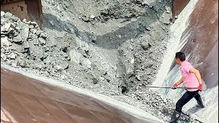 Barge unloads 4500 tons of large ore - relaxing video, relaxing natural flow