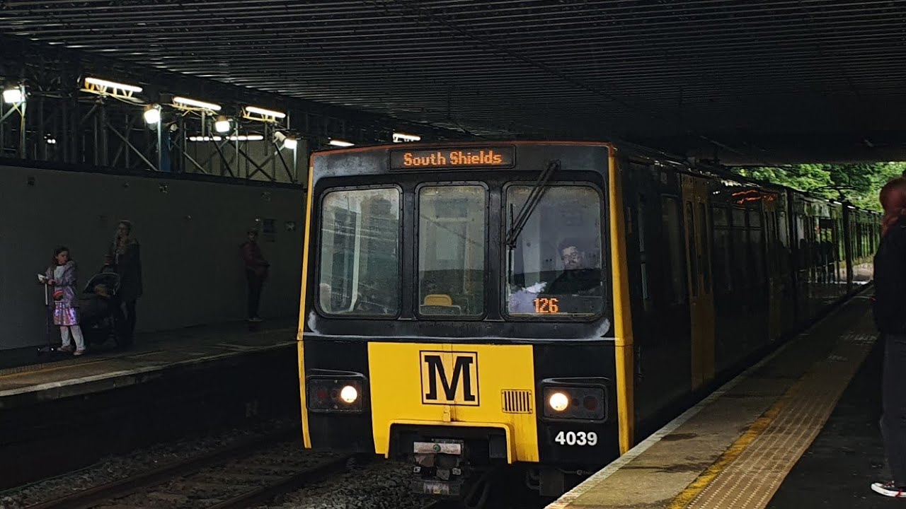 Tyne and Wear Metro: Metrocar 4039 | Yellow Line - YouTube