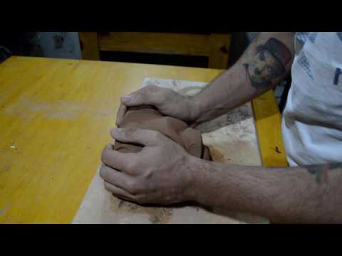 Vídeo: Como você faz moldes de argila para modelar?