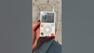 Using an iPod classic 5th gen in 2024?? (aka having an iPod girl summer) #ipod #apple #nostalgia