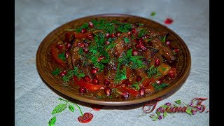 Свинина жареная с овощами под соусом Сацебели. Очень вкусно!