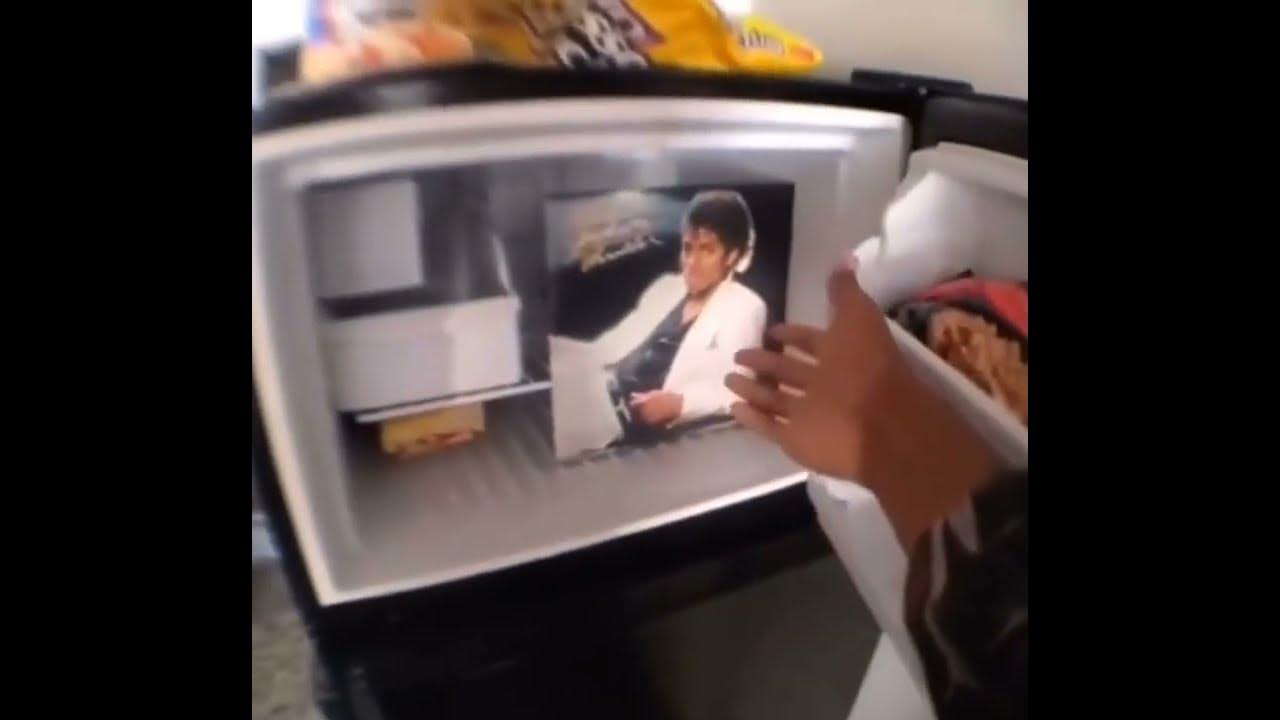 Yo Who Put Michael Jackson In The Freezer Yo Who put Michael Jackson in the freezer? (Clean / Censored) - YouTube