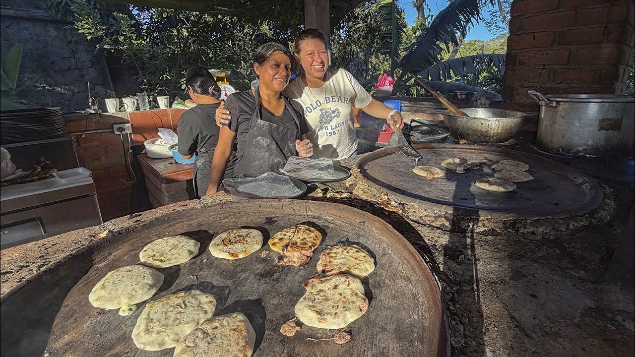 PUPUSAS DE COMAL EN LOS PLANES DE RENDEROS EL SALVADOR
