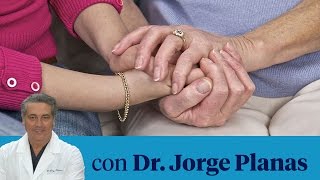 Doloroso mano de dorso al tacto la