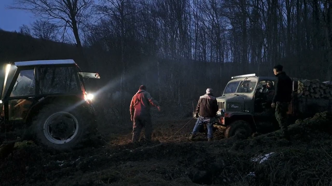  Zetor 7045… ale ani on si neporadil s Praga V3S  Keď sa V3S zapichne, tak sa zapichne poriadne 💪😂 