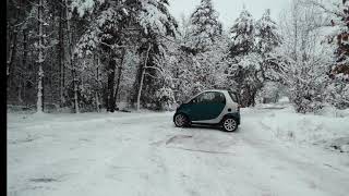 Smart fortwo tries to drift in snow .  K_B  Prod.