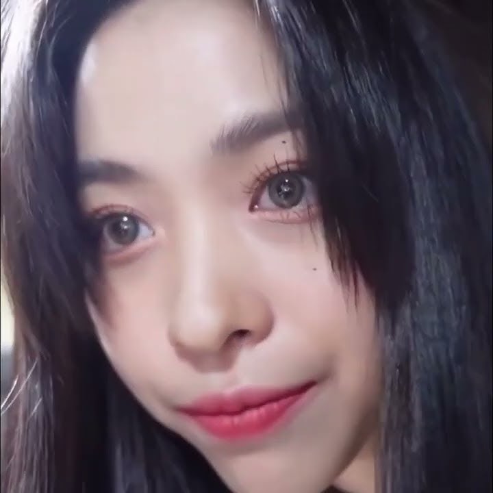 Ryujin being an 😬 emoji