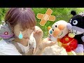 アンパンマン助けてー!ママが公園でころんじゃった ばんそうこうで手当てごっこ おもちゃとかくれんぼ 寸劇 子供 アニメ おでかけ ロボットチャンネル for Kids
