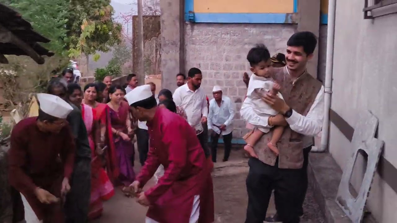 गावाकडे वराती मधील लेझीम