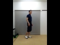 老化防止トレーニング「脳の活性化、筋力アップの片足膝伸ばし」