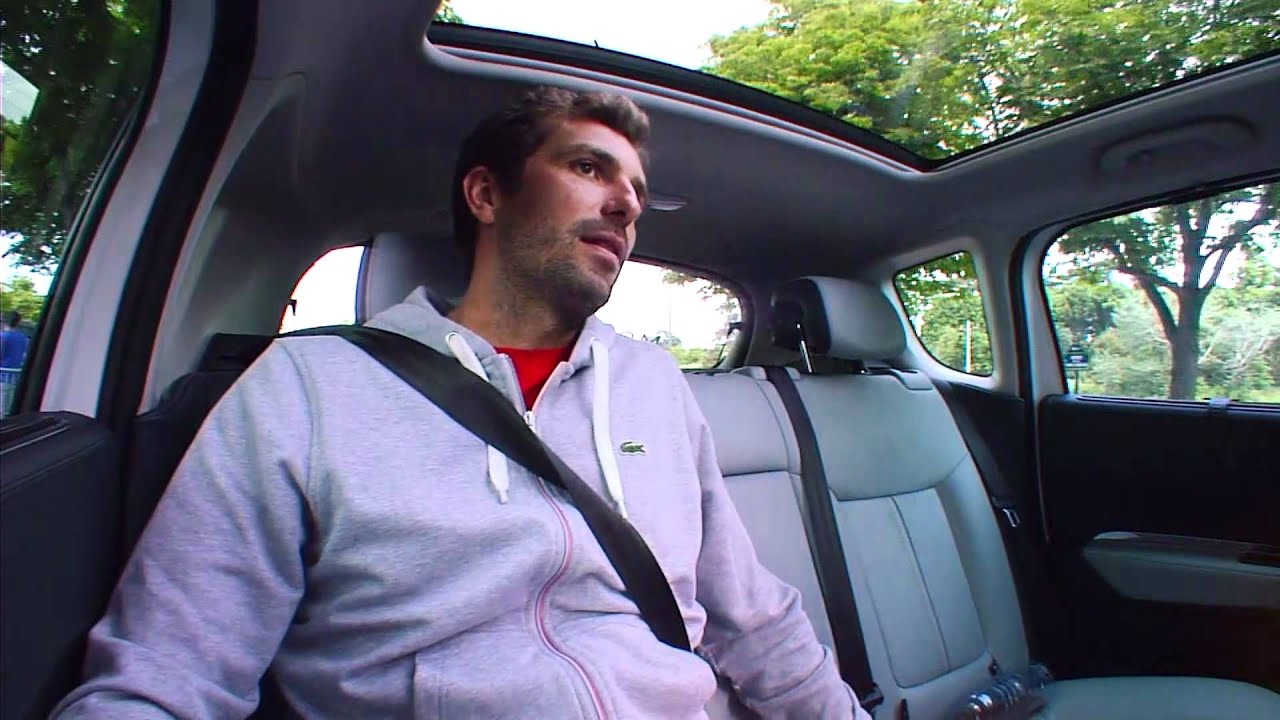 Julien BENNETEAU wishes you a happy mother's day! (2012) - Road to Roland-Garros