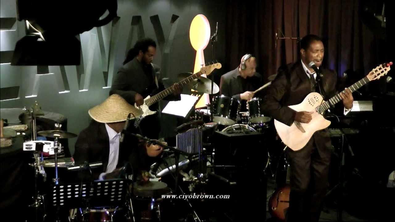 Ciyo Brown Live Performing "Feel the Vibe" in HD @ The Hideaway