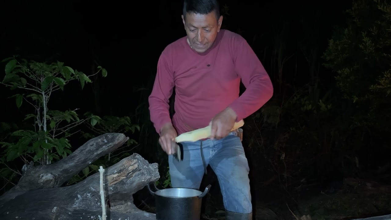 Me hice un café de caña mientras cuidaba mi huerta