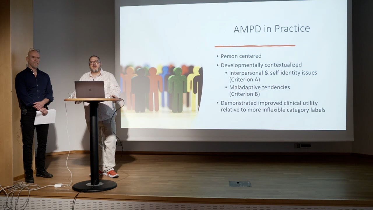 Robert Krueger föreläser i Halland om dimensionell psykiatrisk diagnostik 220602. Engelskspråkig.