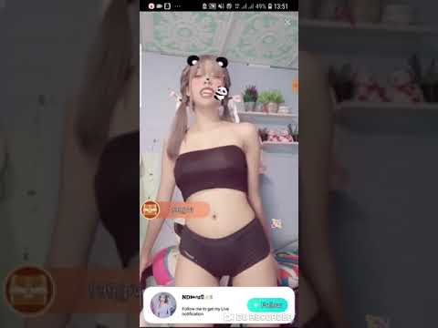 Vietnam girl dancing on bigo live