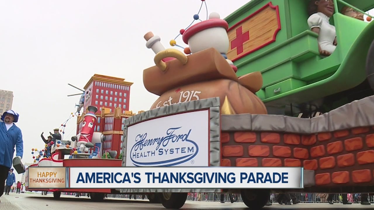 Thanksgiving parade delights thousands - YouTube