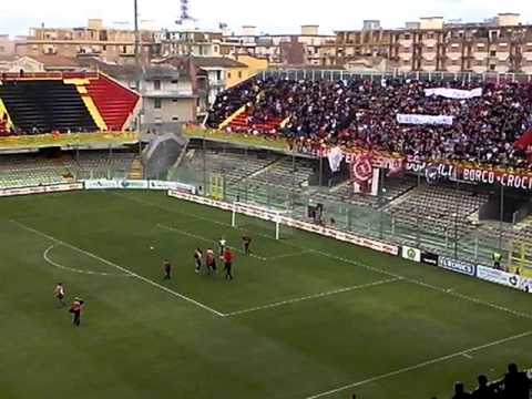 “Marika, siamo sempre con te…”: il saluto dello stadio Zaccheria - YouTube